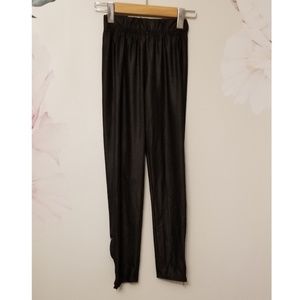 shiney black leggings. ankle zipper details